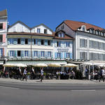 schönes Breitbildfoto von Ouchy. Ein Restaurant nach dem anderen. Hier hat man die Qual der Wahl