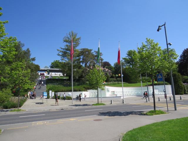 der Pilgerweg führt am Olympischen Museum vorbei