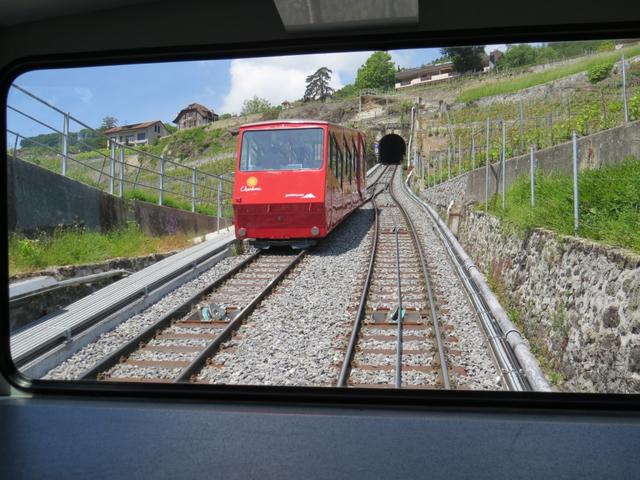 mit der modernen Standseilbahn, fahren wir hinauf auf den Mont Pèlerin