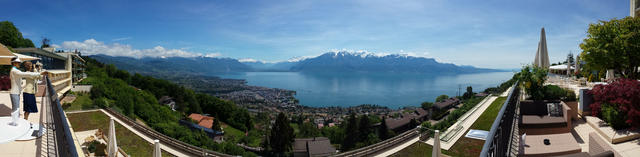 traumhaft schönes Breitbildfoto aufgenommen von der Terrasse des Hotel Le Mirador-Kempinksi