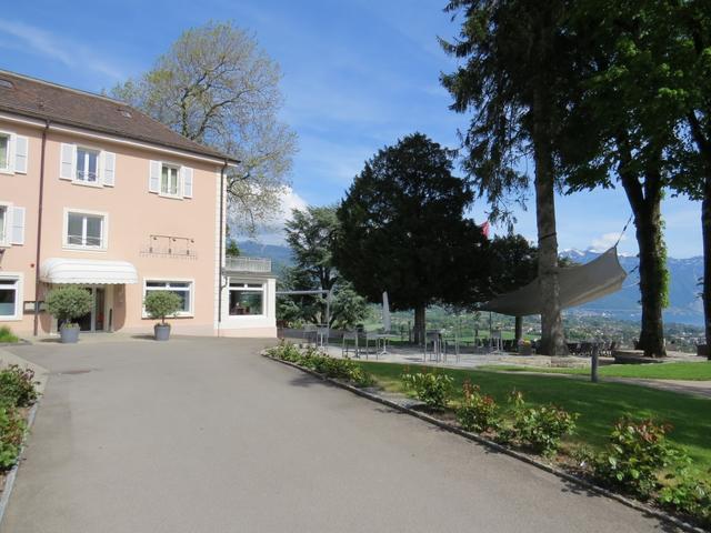 im Hôtel du Léman beziehen wir unser Hotelzimmer