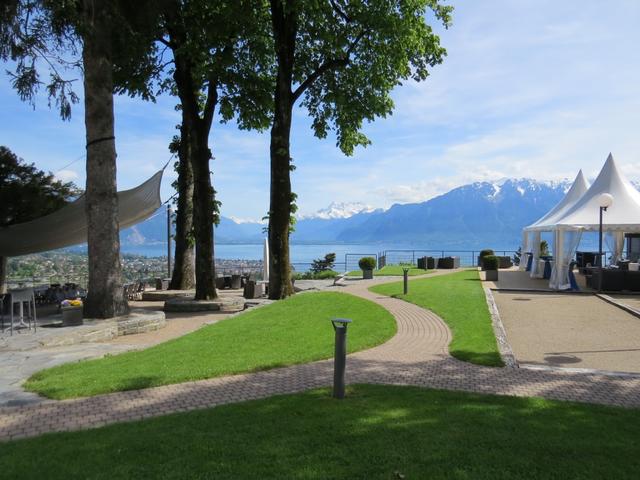 das Hôtel du Léman liegt ein bisschen ausserhalb von Vevey, am Hang...