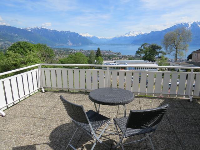 Blick von der grossen Terrasse auf Vevey