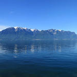 sehr schönes Breitbildfoto aufgenommen bei der Seepromenade von Vevey, mit Blick auf den Genfersee