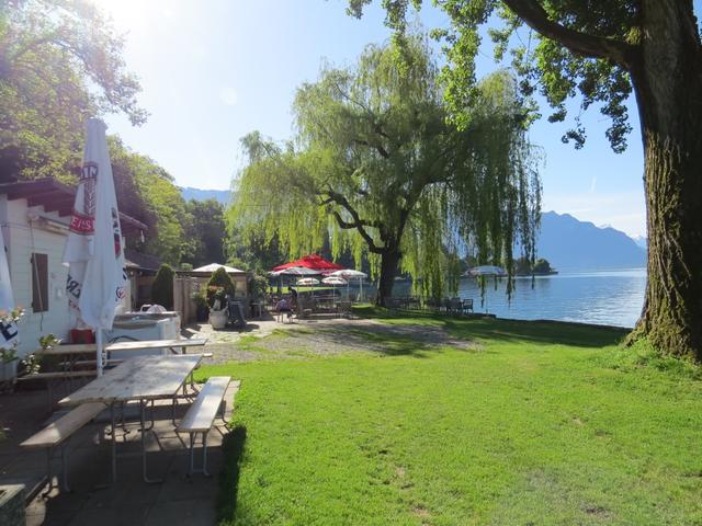 vorbei an einem schön gelegenen Campingplatz, laufen wir weiter Richtung Montreux