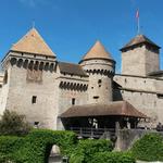 das Wasserschloss (Schloss Chillon steht auf einer Insel) wurde 1005 erstmals erwähnt