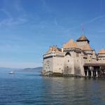 die enge Durchgangsstelle bei der Burg zwischen dem See und steil aufragenden Bergen erleichterte die Kontrolle der Strasse