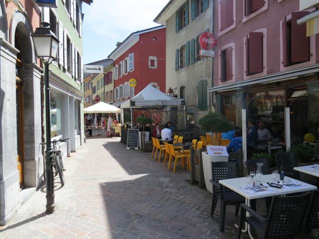 die Rue du Bourg durchquert die ganze Altstadt