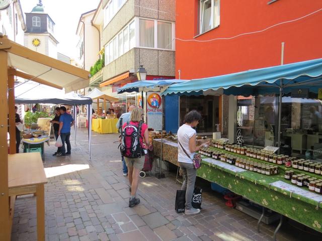 heute ist Markttag in Aigle