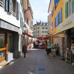 wir verlassen die Altstadt von Aigle und laufen zum Bahnhof