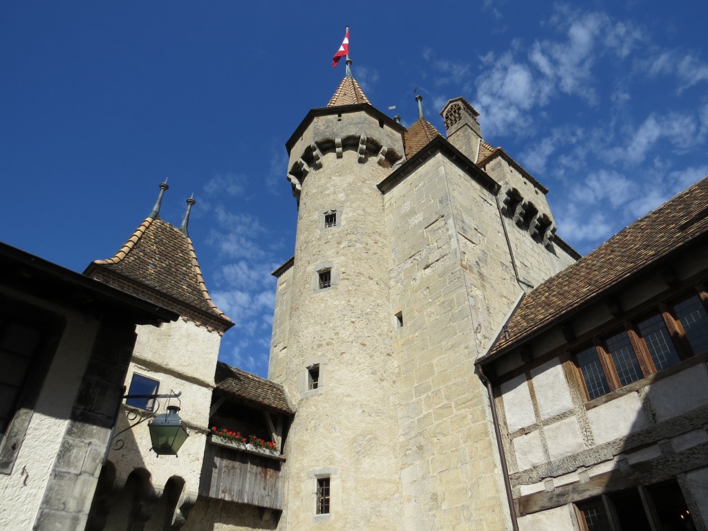 der Schlossbau geht auf das 12. Jhr. zurück und wurde für das Haus Savoyen errichtet