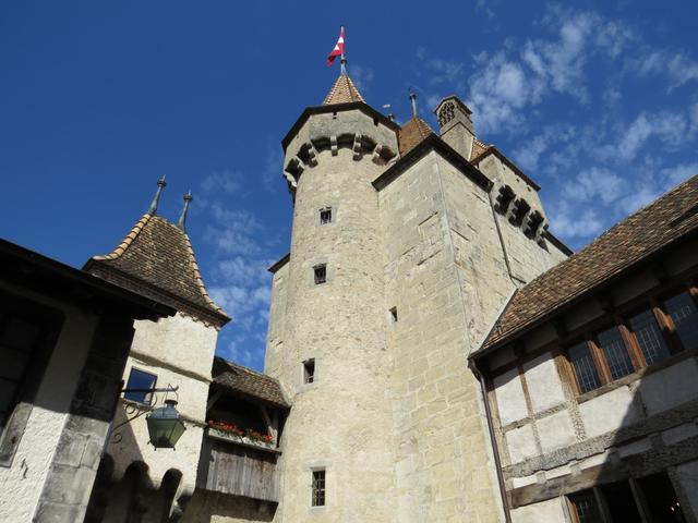 der Schlossbau geht auf das 12. Jhr. zurück und wurde für das Haus Savoyen errichtet