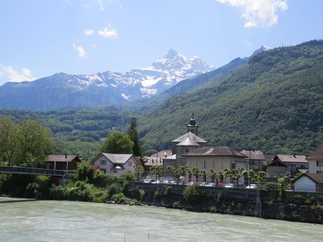 auf der anderen Seite der Rhône sehen wir Massongex