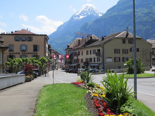 ... erreichen wir St.Maurice 422 m.ü.M. Der Legende nach wurde im 3. Jhr. hier die Thebäische Legion hingerichtet