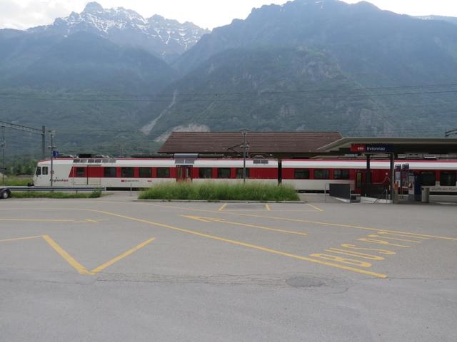 ... und fahren mit dem Zug nach Evionnaz 449 m.ü.M. zurück