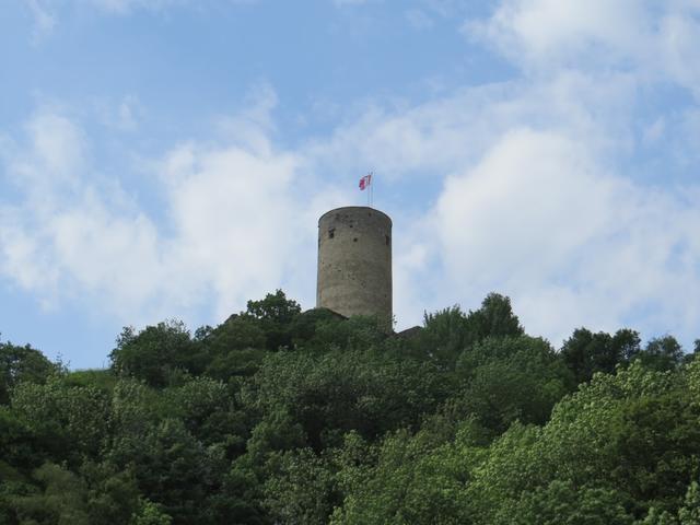 über unsere Köpfe thront das Schloss La Bâtiaz von Martigny