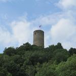 über unsere Köpfe thront das Schloss La Bâtiaz von Martigny