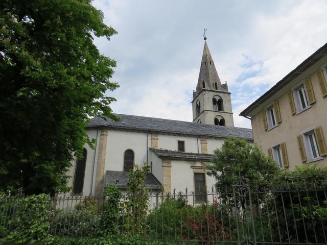 vorbei an der Kirche...