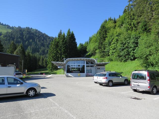 beim grossen Parkplatz in Moléson-sur-Gruyères 1107 m.ü.M.