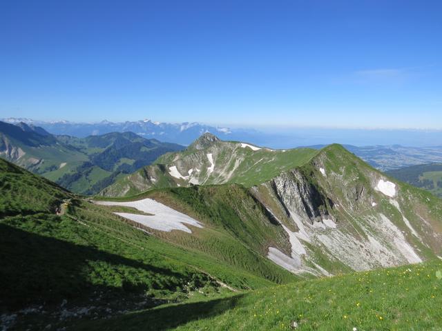 vom Gipfel des Moléson 2002 m.ü.M. erkennen wir unser nächstes Ziel der Teysachaux