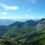 Traumhaftes Breitbildfoto. Le Moléson, Berner Alpen, Dent de Lys, Walliser Alpen und Genfersee