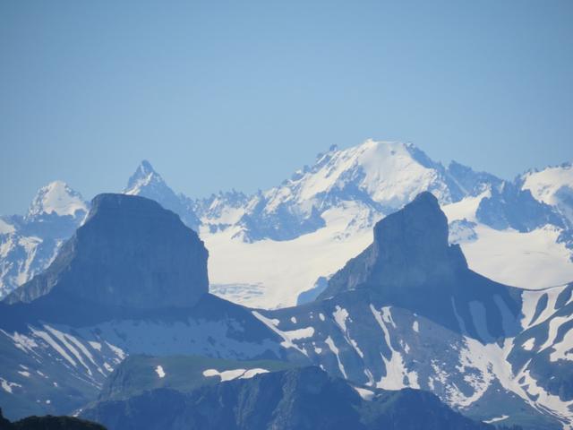 Blick über die beiden Dents de Morcles zum Grand Golliat, Pointe de Drône und Mont Vélan