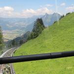 von Plan Francey 1517 m.ü.M. fahren wir mit der Standseilbahn hinunter nach Moléson-sur-Gruyères 1107 m.ü.M.