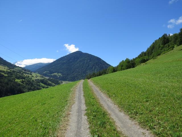 bei der letzten Station "Auferstehung" vom Kreuzweg mit Blick Richtung Orsières