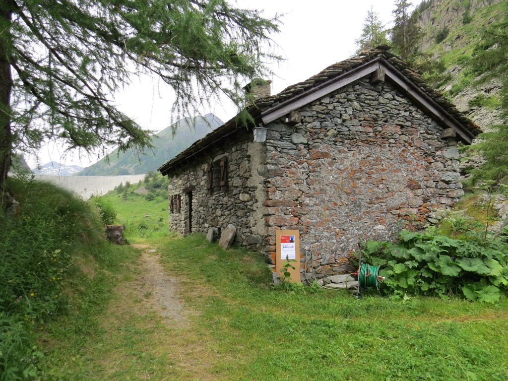 bei Brettemor 1712 m.ü.M. taucht vor uns eine Staumauer auf