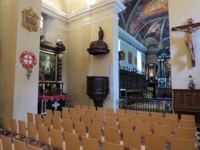 ... und besuchen danach die kleine Klosterkirche