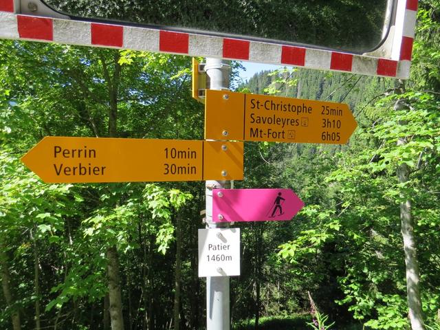 Wegweiser bei Patier 1460 m.ü.M. hier biegen wir rechts ab, und laufen weiter nach St-Christophe