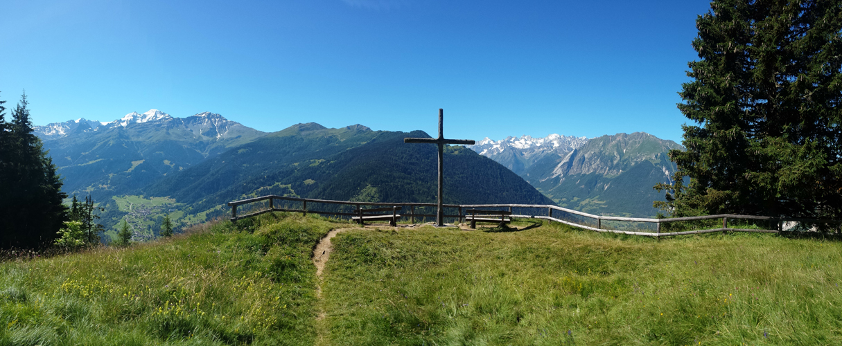 sehr schönes Breitbildfoto aufgenommen beim schönen Aussichtspunkt bei St-Christophe