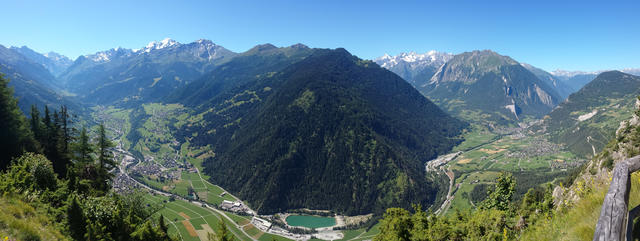 super schönes Breitbildfoto mit Blick auf Val de Bagnes, Sembrancher und das Val d'Entremont