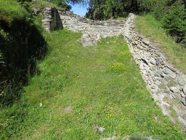 ... dem Kloster St.Maurice und bot Schutz bei Krieg und Pest