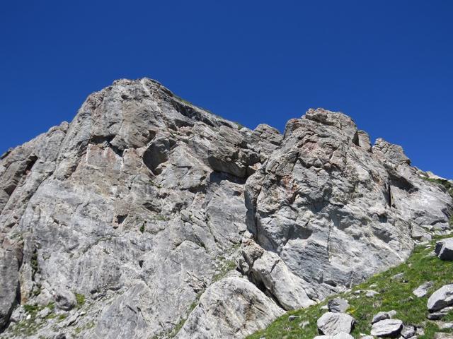 Blick hinauf zum Pierre Avoi. Wo um himmels willen ist der Weg?