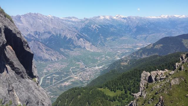 die Aussicht über das 2000 Meter tiefer gelegene Rhonetal ist phänomenal