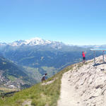 sehr schönes Breitbildfoto mit Tiefblick nach Verbier und zum Grand Combin