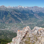 sehr schönes Breitbildfoto vom Rhonetal, das 2000 Meter unter uns liegt