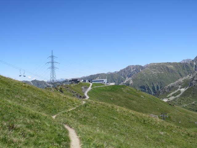 ... nähern wir uns der Seilbahnstation von Savoleyres