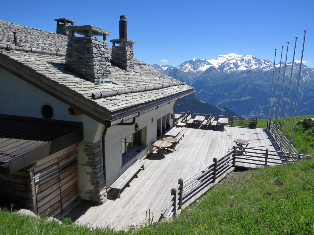 bei der Seilbahnstation mit Restaurant von Savoleyres 2354 m.ü.M. Hier könnte man mit der Seilbahn nach Verbier runterfahren