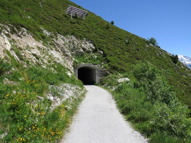 mit einem Tunnel zwischendurch 2173 m.ü.M...