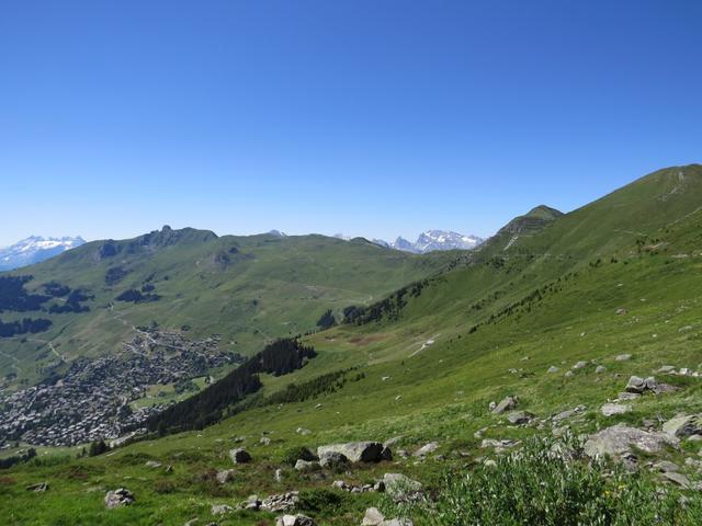 Blick zurück auf den Weg den wir hinter uns gelassen haben. Gut ersichtlich der Pierre Avoi