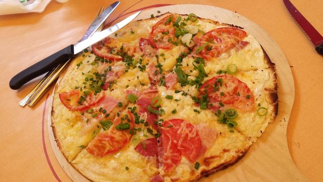 ... und bestellen uns einen Flammkuchen...