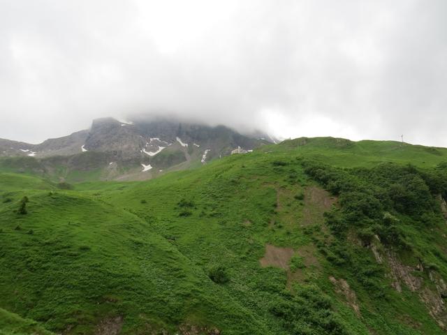 Blick nach oben zur Kemptnerhütte