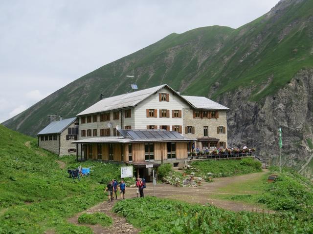 gestärkt verlassen wir nach dieser schönen Rast die Kemptnerhütte...