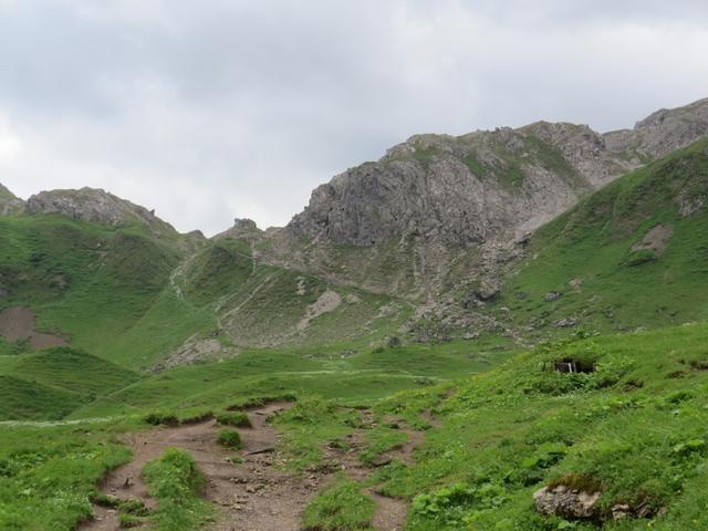 ... und machen uns auf den Weg zum Mädelejoch