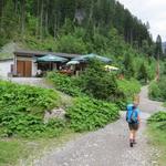 ... erreichen wir danach das Café Uta 1236 m.ü.M.