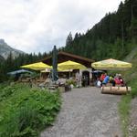 frisch gestärkt verlassen wir das schön gelegen Café Uta