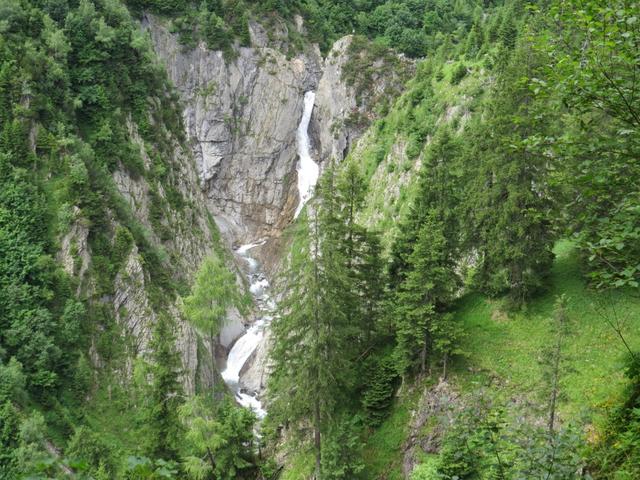 Tiefblick zum Simms Wasserfall