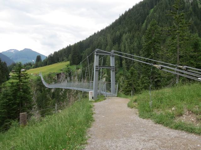 wir stehen nun vor der längsten Seilhängebrücke Österreichs